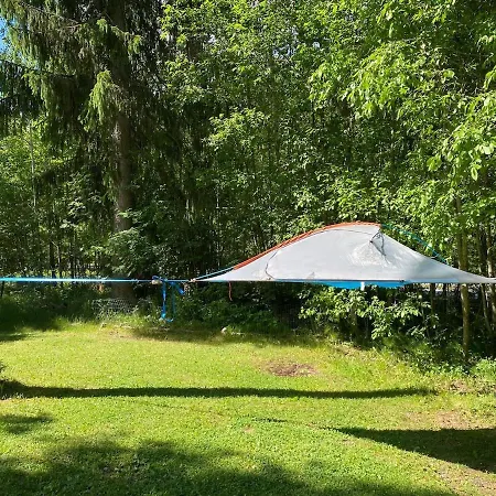 ゲストハウス Oma Sisaeaenkaeynti, Sauna Ja Poreallas Puutalossa