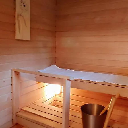 Oma Sisaeaenkaeynti, Sauna Ja Poreallas Puutalossa ゲストハウス