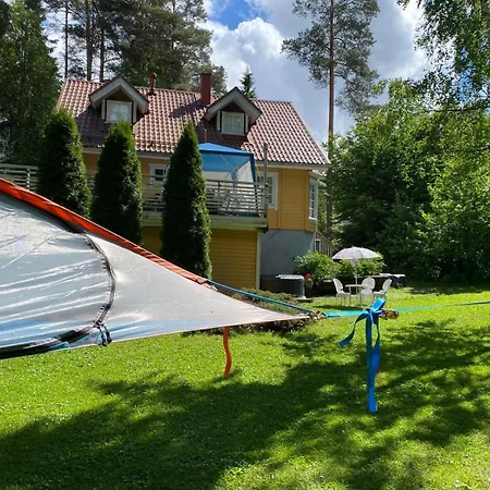Oma Sisaeaenkaeynti, Sauna Ja Poreallas Puutalossa ポリ